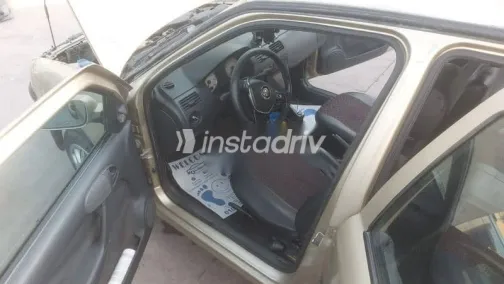 فولكس فاغن بوينتر 2005 ذهبي مستعملة للبيع - 8