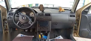 فولكس فاغن بوينتر 2005 ذهبي مستعملة للبيع