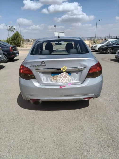 ميتسوبيشي اتراج 2014 فضي مستعملة للبيع - 2