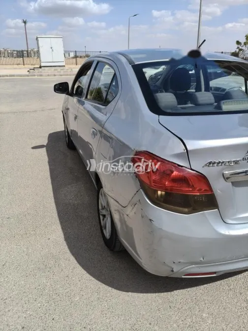 ميتسوبيشي اتراج 2014 فضي مستعملة للبيع - 4