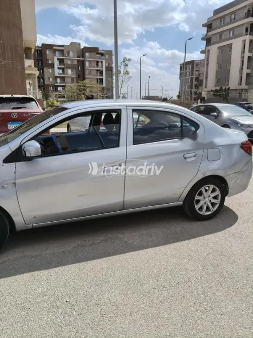 ميتسوبيشي اتراج 2014 فضي مستعملة للبيع - 5