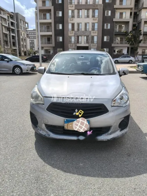 ميتسوبيشي اتراج 2014 فضي مستعملة للبيع - 6