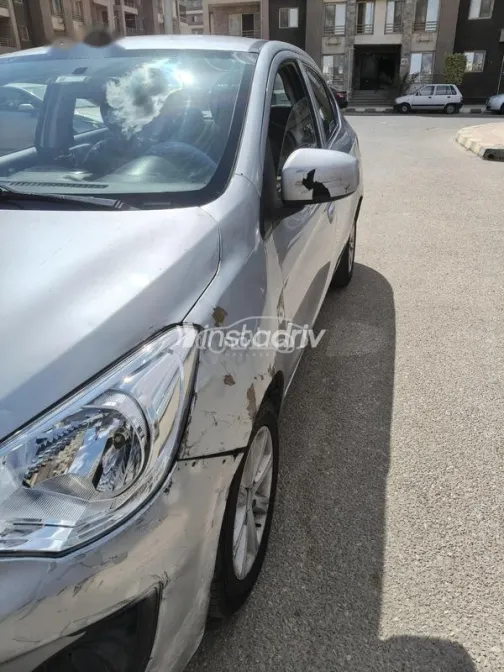 ميتسوبيشي اتراج 2014 فضي مستعملة للبيع - 8