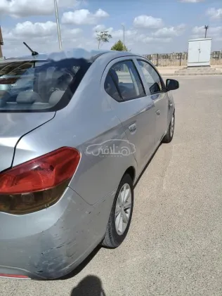 ميتسوبيشي اتراج 2014 فضي مستعملة للبيع