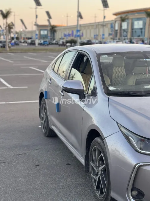 تويوتا كورولا 2022 أبيض مستعملة للبيع - 5