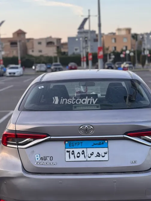 تويوتا كورولا 2022 أبيض مستعملة للبيع - 6