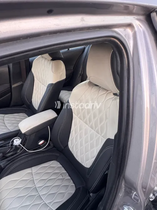 تويوتا كورولا 2022 أبيض مستعملة للبيع - 7