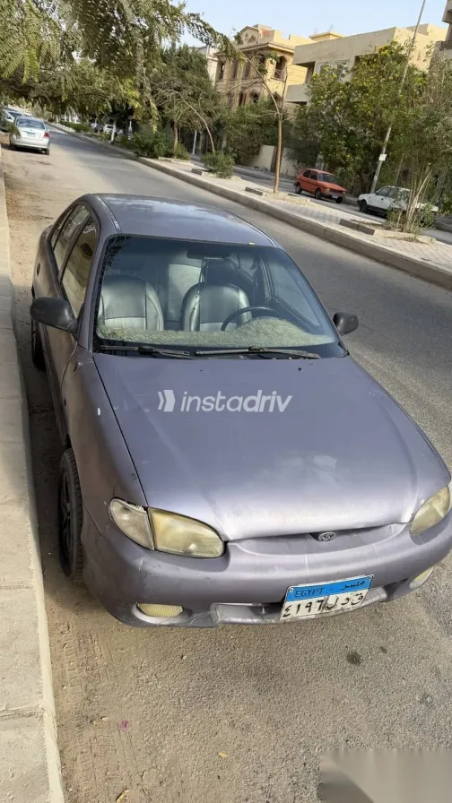 هيونداي اكسنت 1999 فضي مستعملة للبيع - 2