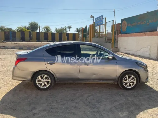 نيسان صنى 2018 أبيض مستعملة للبيع - 2