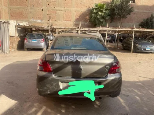Peugeot 301 2014 Gold Used for Sale - 2
