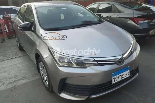 Toyota Corolla 2019 White Used for Sale - 1