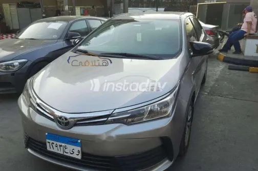 Toyota Corolla 2019 White Used for Sale - 3