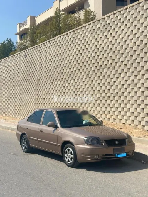 Hyundai Verna 2011 Mocha Used for Sale - 3