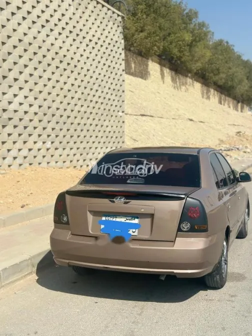 Hyundai Verna 2011 Mocha Used for Sale - 4