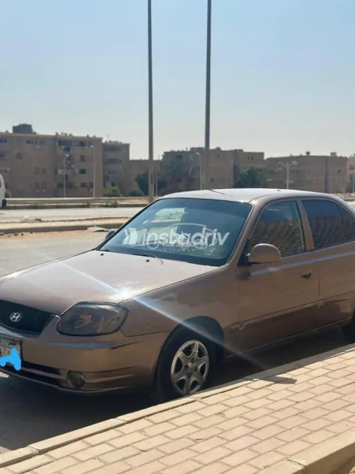 Hyundai Verna 2011 Mocha Used for Sale - 7