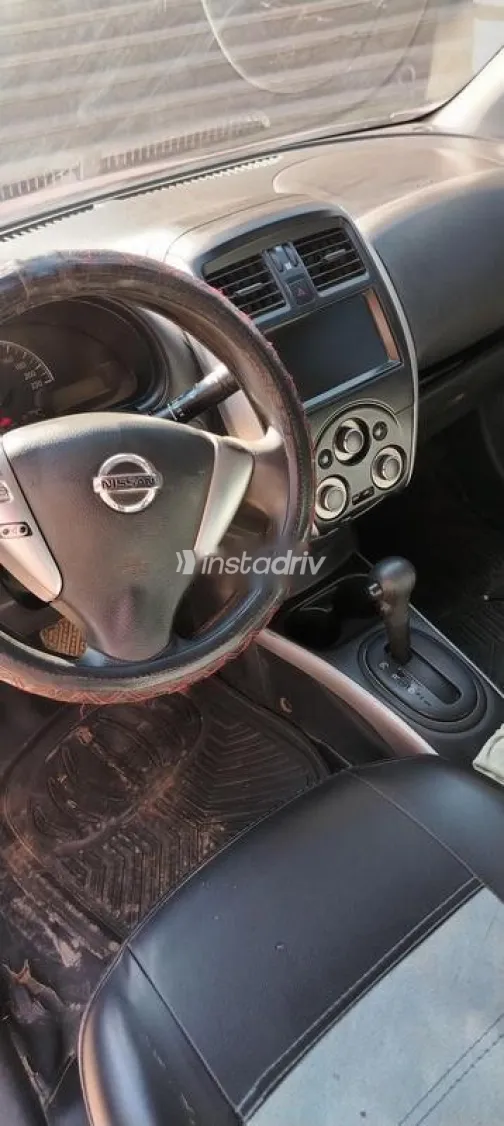 نيسان صنى 2022 أحمر غامق مستعملة للبيع - 5