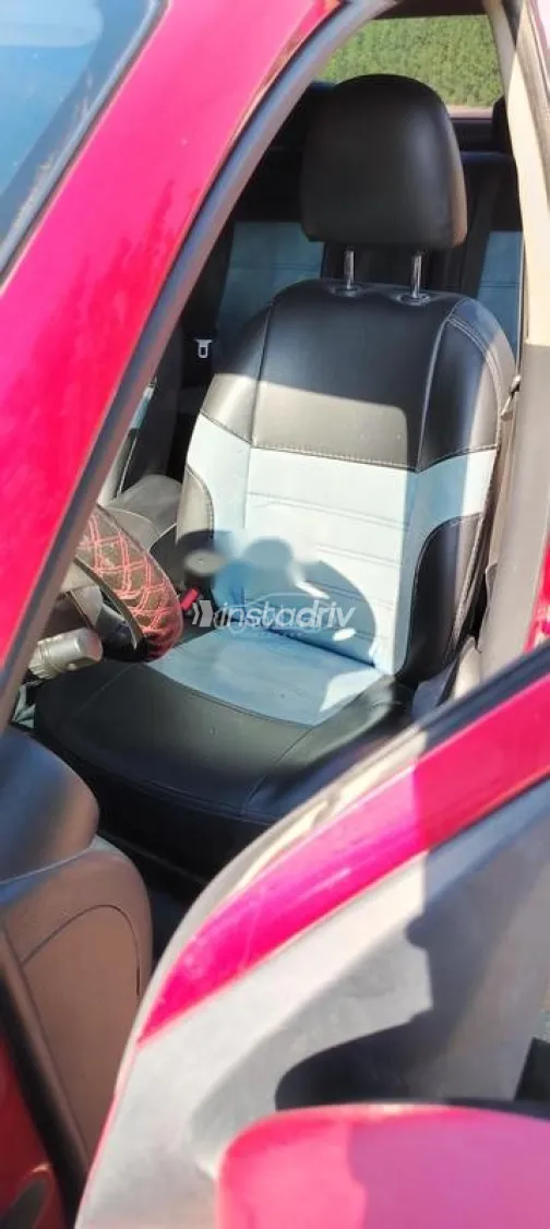 نيسان صنى 2022 أحمر غامق مستعملة للبيع - 6