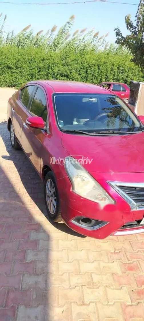 نيسان صنى 2022 أحمر غامق مستعملة للبيع - 7