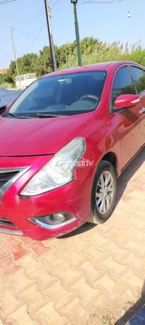 نيسان صنى 2022 أحمر غامق مستعملة للبيع - 8