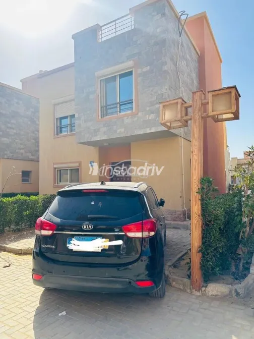 Kia Carens 2015 Black Used for Sale - 3