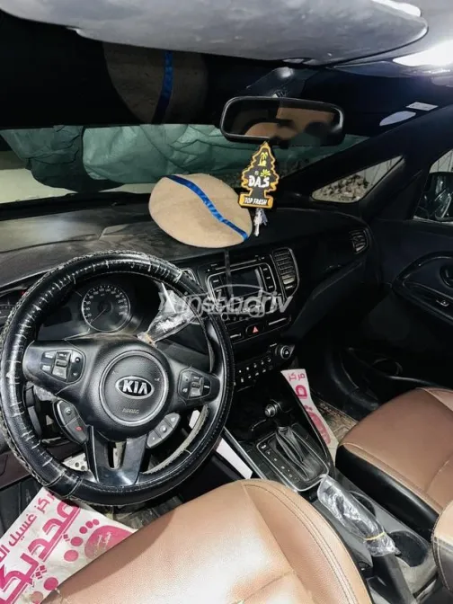 Kia Carens 2015 Black Used for Sale - 6