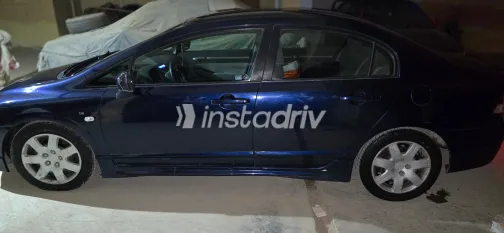 هوندا سيفك 2009 أبيض مستعملة للبيع - 1