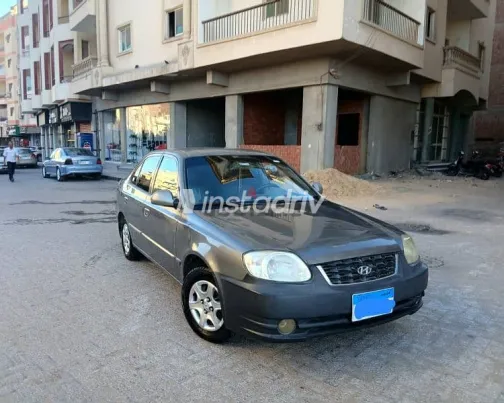 هيونداي فيرنا 2014 فضي مستعملة للبيع - 1