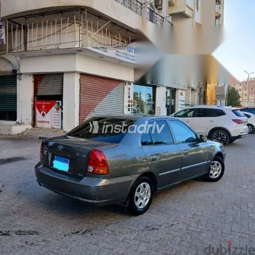 هيونداي فيرنا 2014 فضي مستعملة للبيع - 4