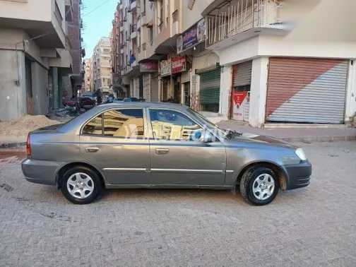 هيونداي فيرنا 2014 فضي مستعملة للبيع - 5