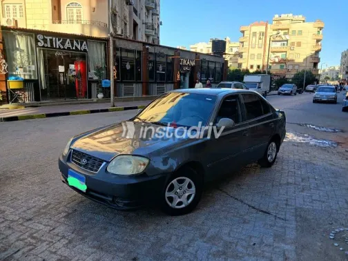 هيونداي فيرنا 2014 فضي مستعملة للبيع - 6