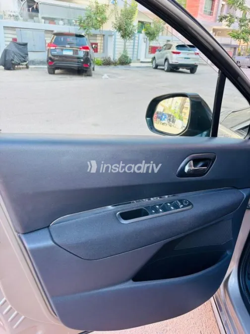 بيجو 3008 2017 ذهبي مستعملة للبيع - 6