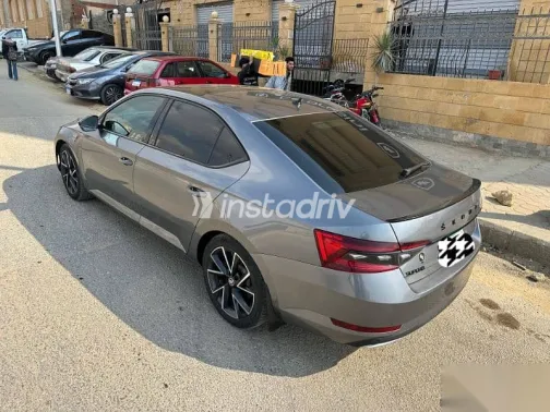 سكودا سوبيرب 2022 رمادي مستعملة للبيع - 3