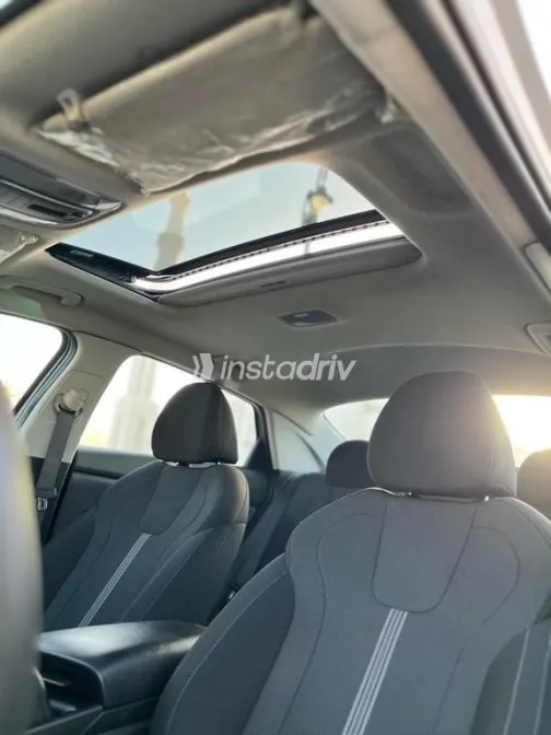 هيونداي إلنترا 2021 فضي مستعملة للبيع - 7