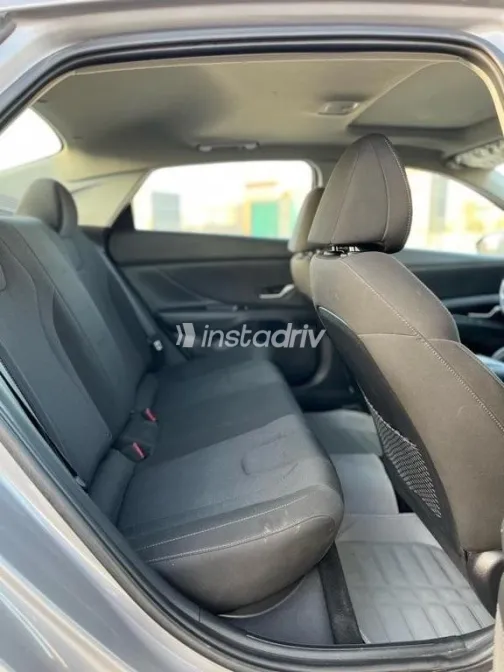 هيونداي إلنترا 2021 فضي مستعملة للبيع - 10