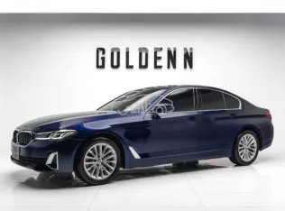 بي ام دبليو 520 2023 أزرق غامق مستعملة للبيع