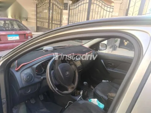 Renault Logan 2015 Gold Used for Sale - 3