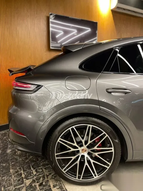 Porsche Cayenne 2025 Gray Used for Sale - 5