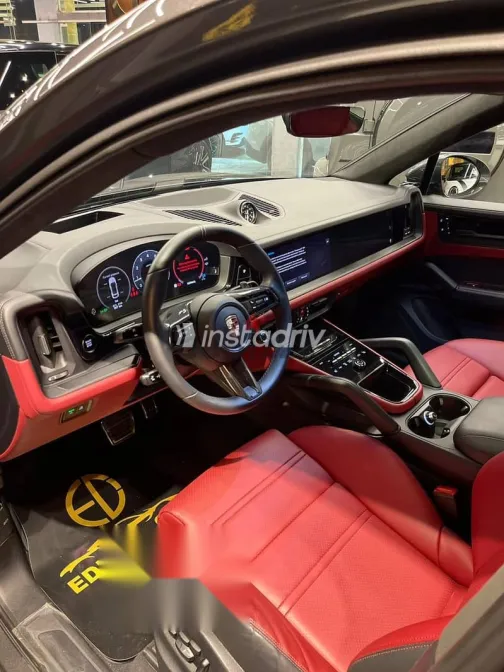 Porsche Cayenne 2025 Gray Used for Sale - 8