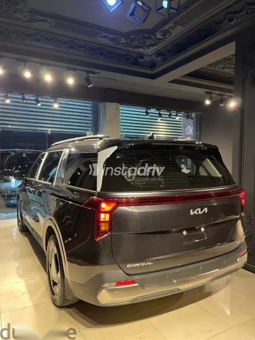 كيا كارنفال 2025 رمادي جديدة للبيع - 2