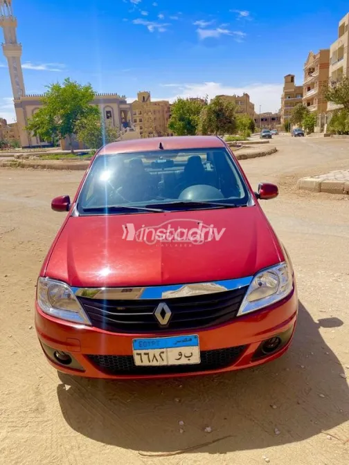 رينو لوجان 2013 أحمر غامق مستعملة للبيع - 1