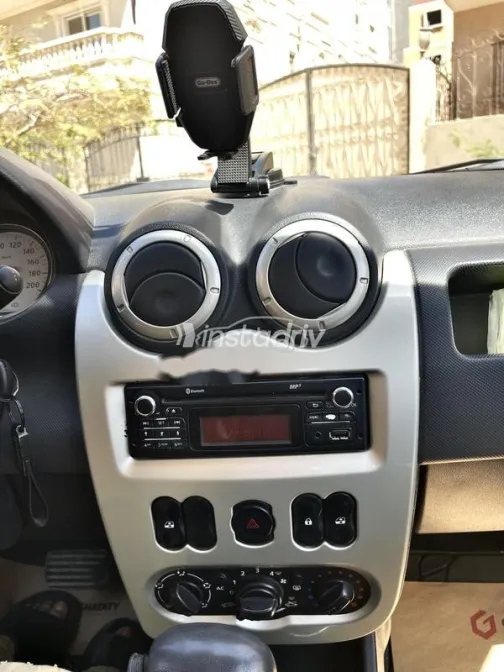 رينو لوجان 2013 أحمر غامق مستعملة للبيع - 8