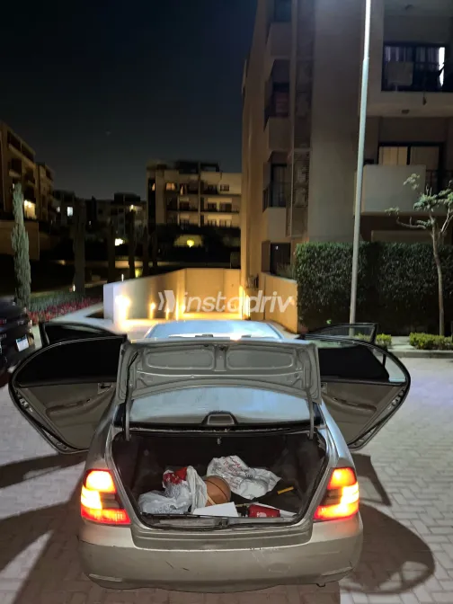 تويوتا كورولا 2004 أبيض مستعملة للبيع - 2