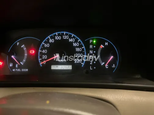 تويوتا كورولا 2004 أبيض مستعملة للبيع - 3