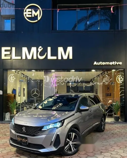 بيجو 5008 2021 فضي مستعملة للبيع - 1