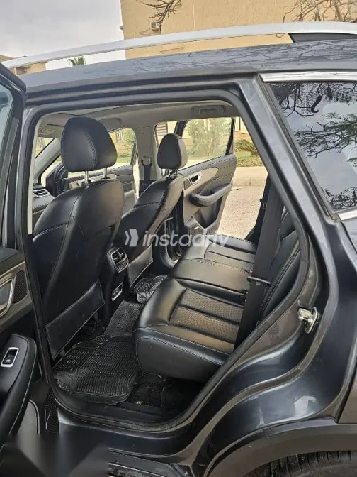 ام جى ار اكس 5 2024 رمادي مستعملة للبيع - 4