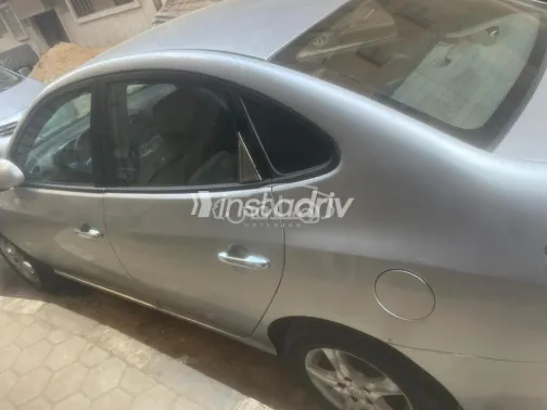 هيونداي إلنترا 2011 فضي مستعملة للبيع - 1