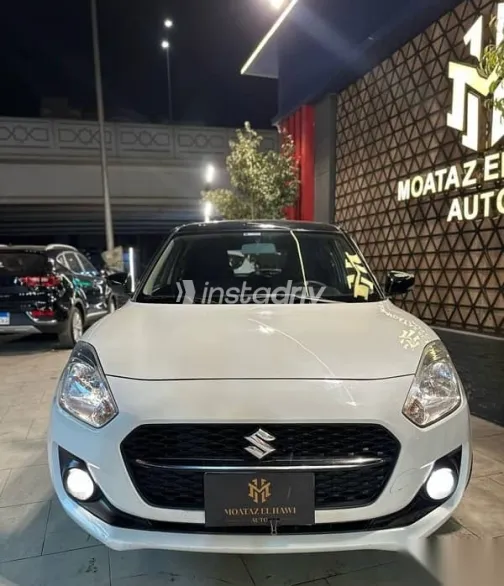 Suzuki Swift 2022 White Used for Sale - 3