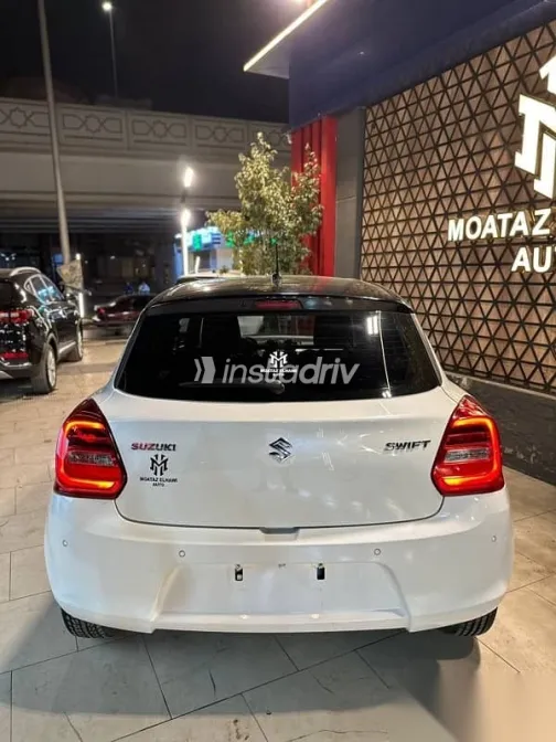 Suzuki Swift 2022 White Used for Sale - 4