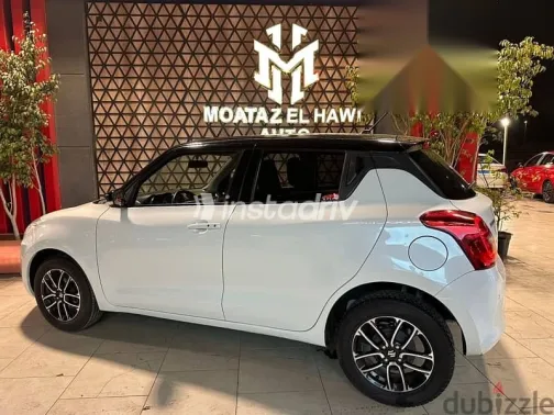 Suzuki Swift 2022 White Used for Sale - 5