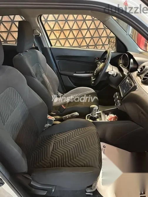 Suzuki Swift 2022 White Used for Sale - 6